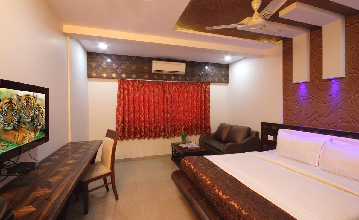 Hotel Railway Inn Thane Exteriör bild